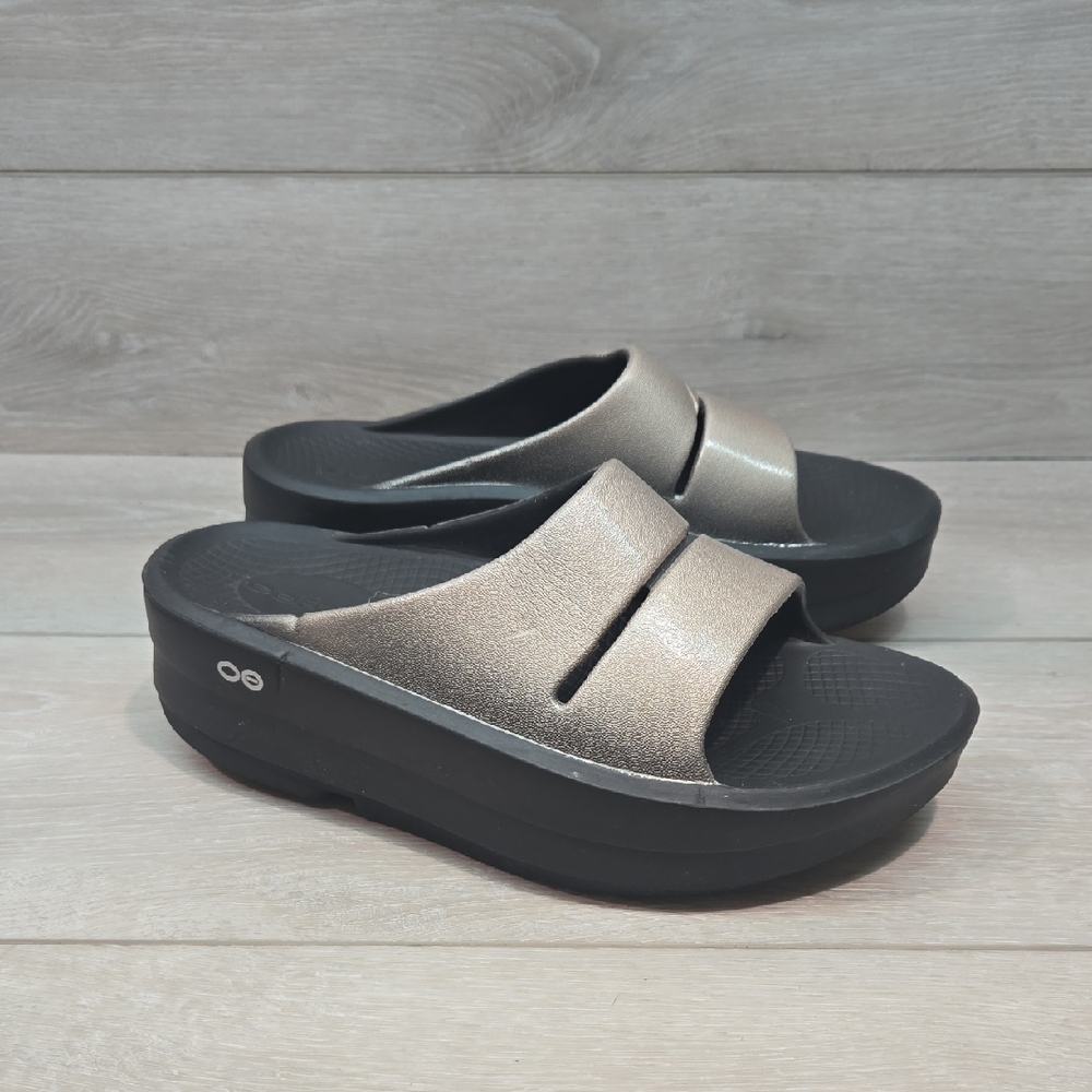 OOFOS Metallic Silver Slide Clogs